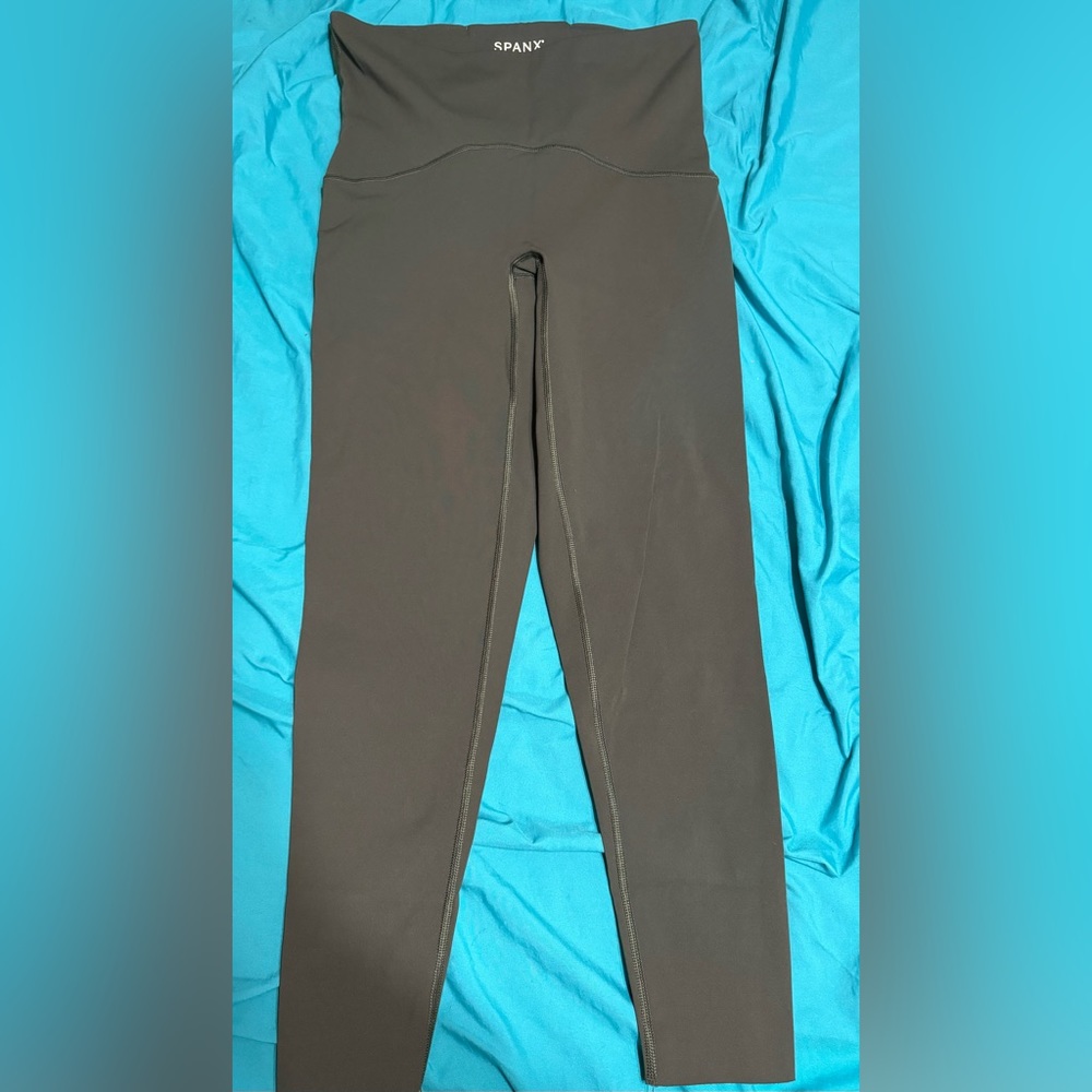 Spanx 7/8 booty boost leggings